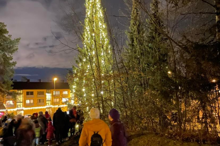 Velkommen til felles måltid og tenning av julegran